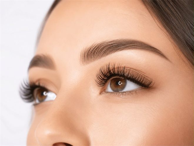 Pack regard avec extensions de cils et sourcils dessinés à Toulouse — Cils By YH